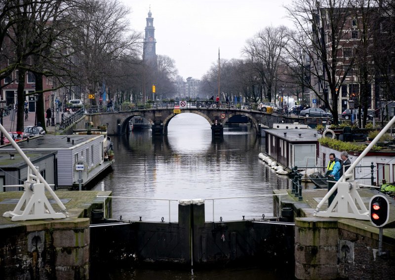 Uzbuna u Nizozemskoj: Zbog najavljene mećave i jakog vjetra otkazani vlakovi, zatvoreni kanali, centri za testiranje na koronu...