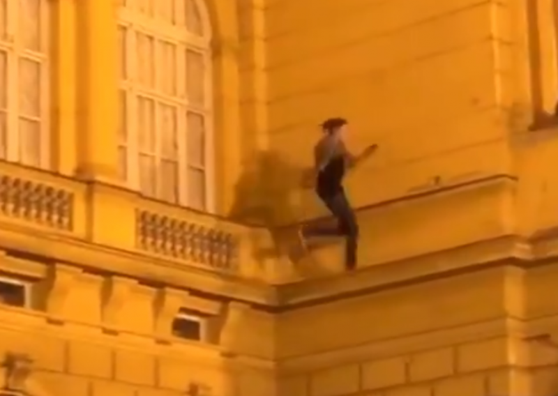 [VIDEO] Ne pokušavajte ovo: 'Zagrebački Spiderman' skakutao po pročelju zgrade HNK i, srećom, ostao živ