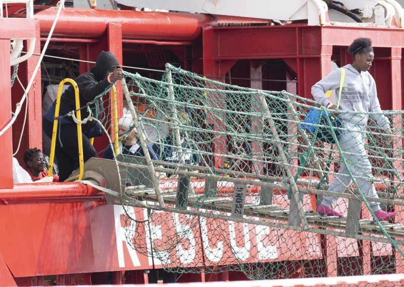 Spasilački brod s 422 migranta dobio dopuštenje uploviti na Siciliju