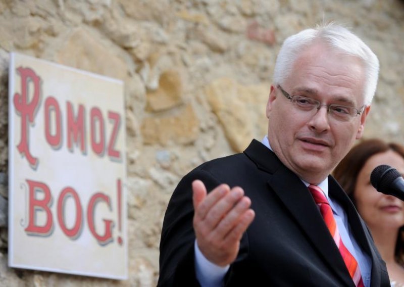 Da je Josipović barem pitao Merkel...