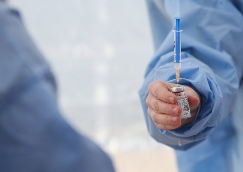 Ministarstvo zdravstva: Registrirana cjepiva štite gotovo sto posto od teških oblika koronavirusa