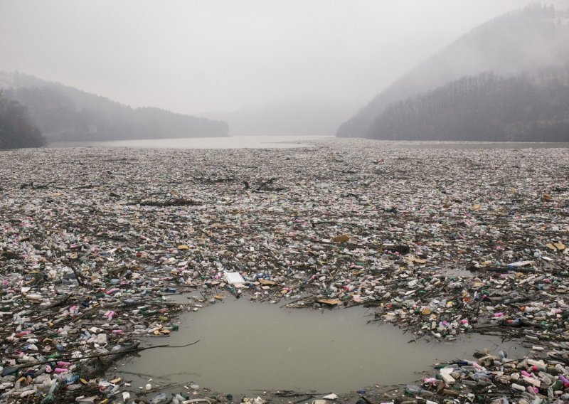 Poplave nanijele plastični otpad nizvodno u Mađarsku