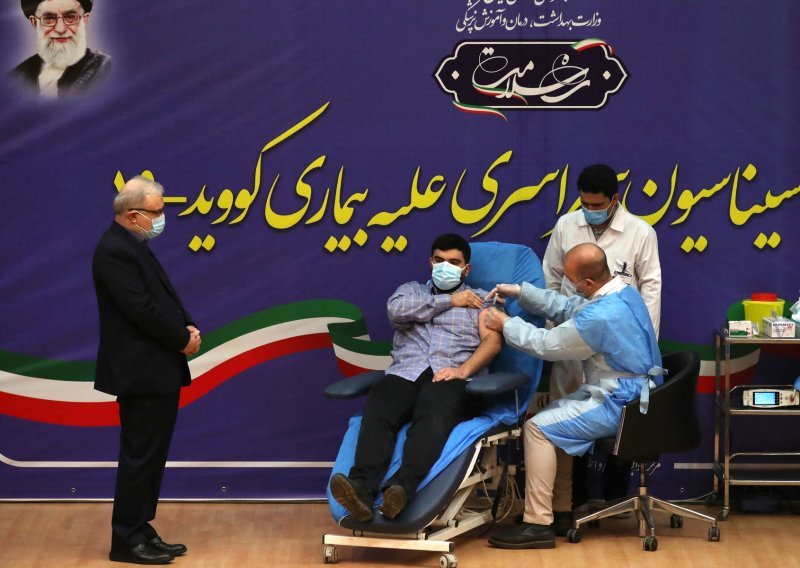 Iran počeo cijepiti stanovništvo ruskim cjepivom Sputnik V, čekaju i pošiljku AstraZenece