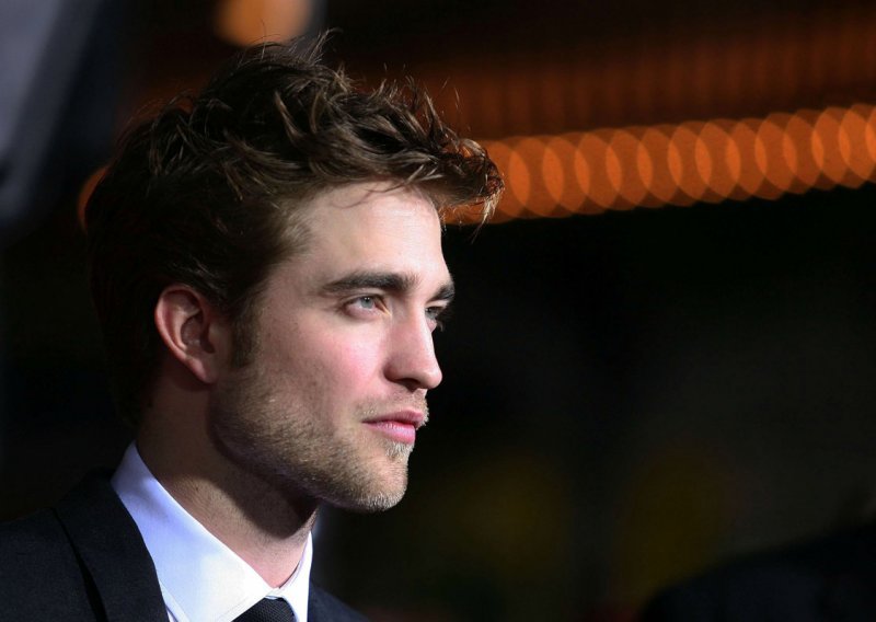 Annistonica bacila oko na mladog Pattinsona
