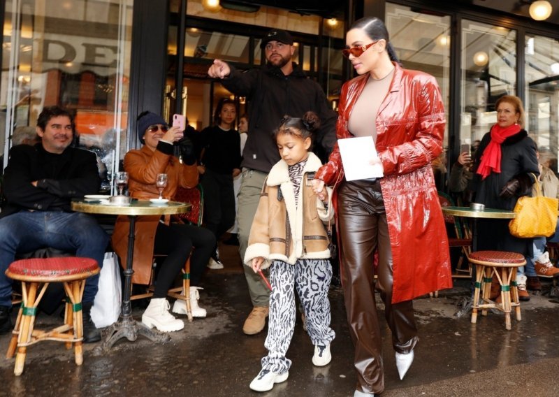 Ne da na djecu: Kim Kardashian se obrušila na obožavatelja koji propituje slikarsko umijeće njezine kćeri North