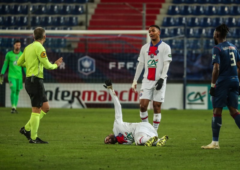 Neymarovi urlik i suze donijeli veliku brigu u Pariz uoči utakmice godine; sljedećeg tjedna i prvi 'službeni' posjet PSG-a Messiju