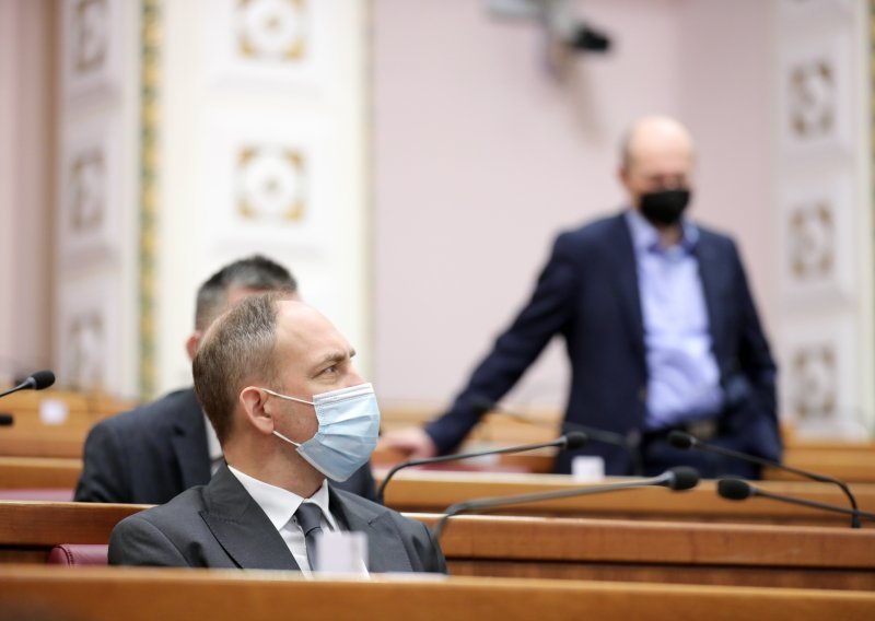 Cijepljenje preko reda ujedinilo oporbu: Slučaj Markotić prelio čašu, tražimo ostavku cijelog Stožera