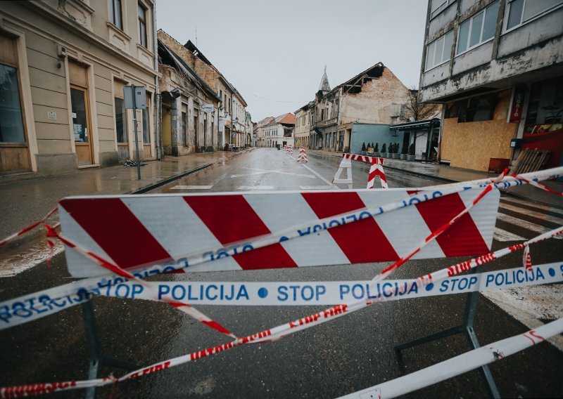 Krenule uplate jednokratne pomoći stradalima u potresu: Samcima 900 kuna, višečlanim kućanstvima 1900 kn