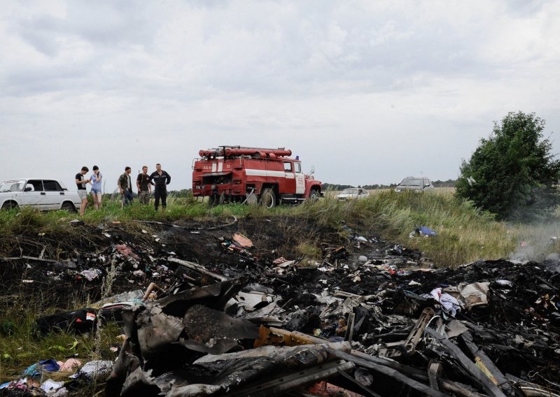 Crne kutije stigle u Britaniju, tijela još u Ukrajini