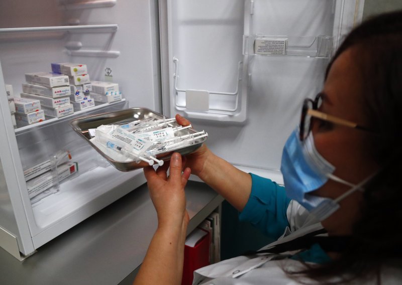Srbija donirala tisuće doza Pfizerova cjepiva Sjevernoj Makedoniji