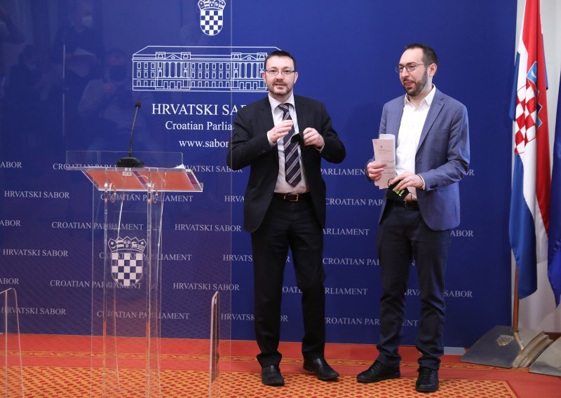 [VIDEO] Oporbenjaci zbili redove, traže reformu Civilne zaštite; Tomašević o cijepljenju preko reda: To je moralno dno dna