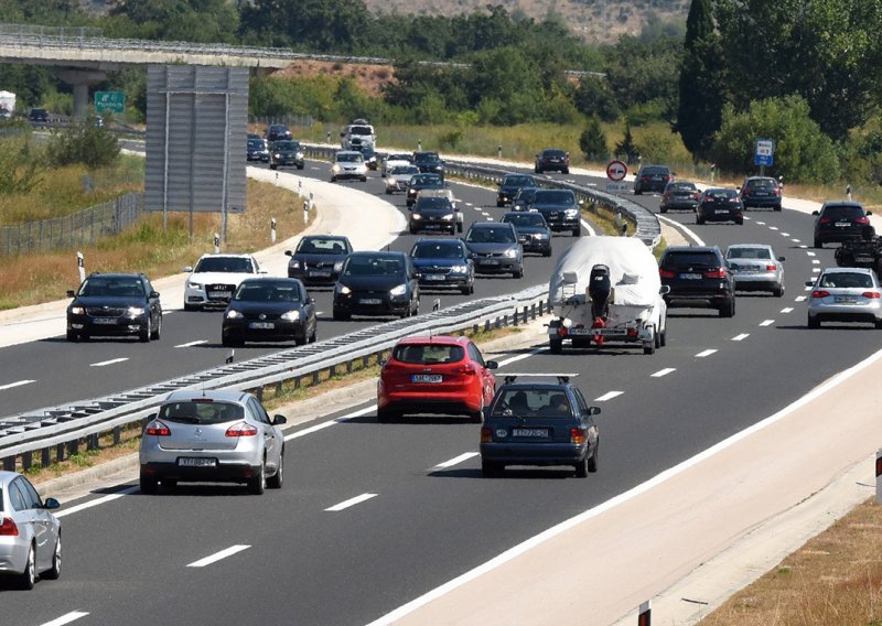 HAK moli vozače za oprez, gužva na cesti