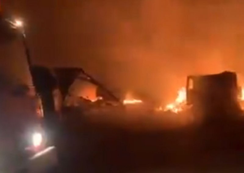 [VIDEO] Više od 400 kamiona cisterni izgorjelo u požaru na afganistansko-iranskoj granici