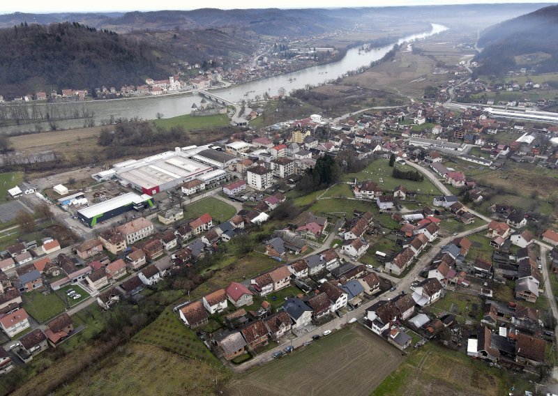 [FOTO] Hrvatska Kostajnica - Grad prepolovljena stanovništva koji je izgubio tri četvrtine radnih mjesta