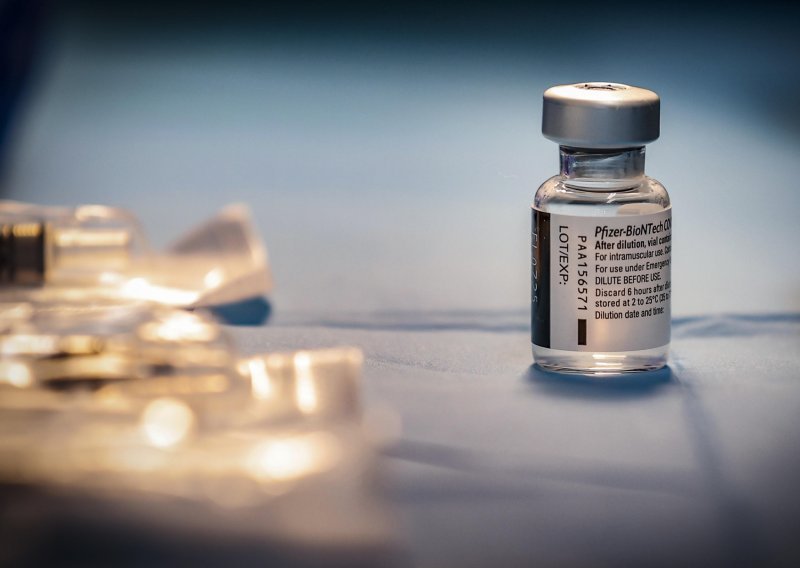 Pfizer i BioNTech zatražili odobrenje cjepiva protiv covida za adolescente