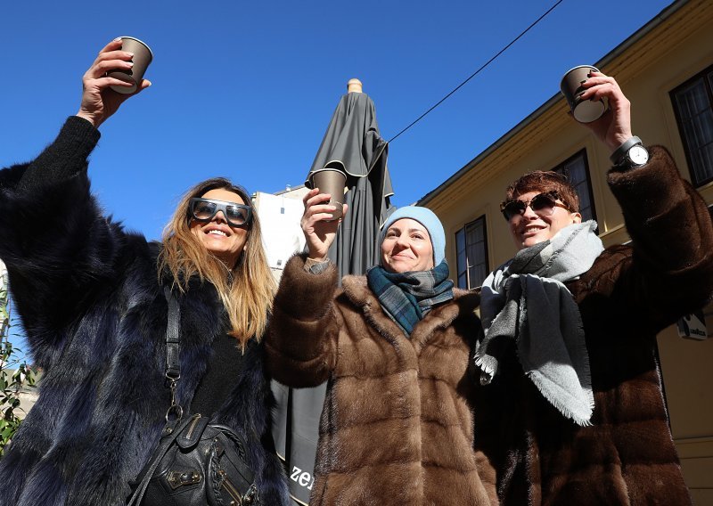 [FOTO] Proradile teretane, kava za van teče u potocima: Pogledajte kako širom Hrvatske uživaju u ublaženim mjerama