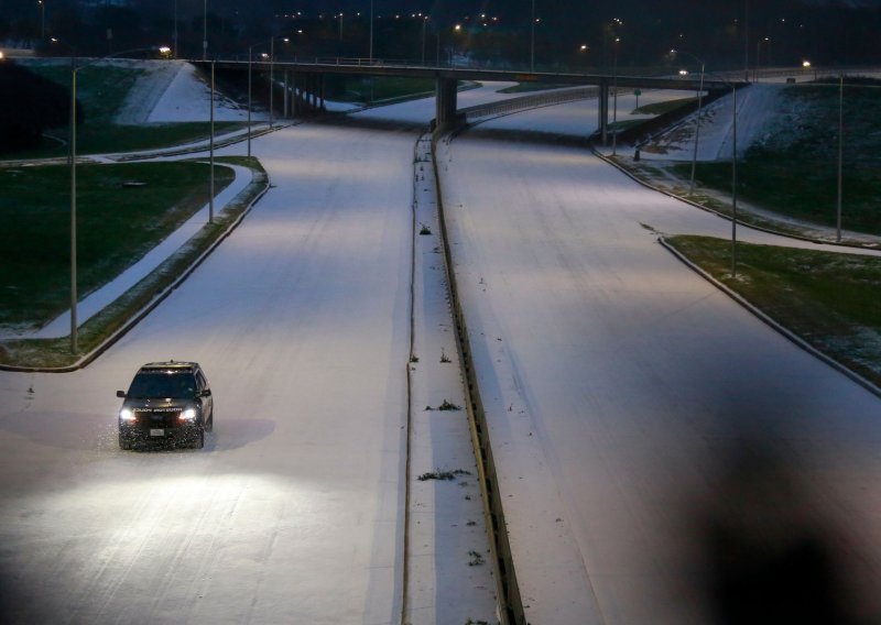 Hladni val zahvatio SAD; uvedene restrikcije električnom energijom