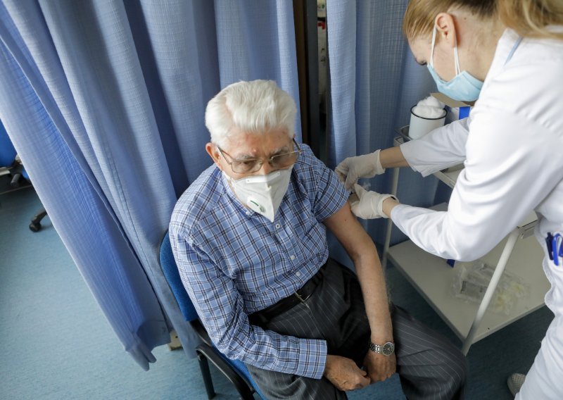 Srbija premašila 600.000 slučajeva korone, razmišlja se o trećoj dozi cjepiva