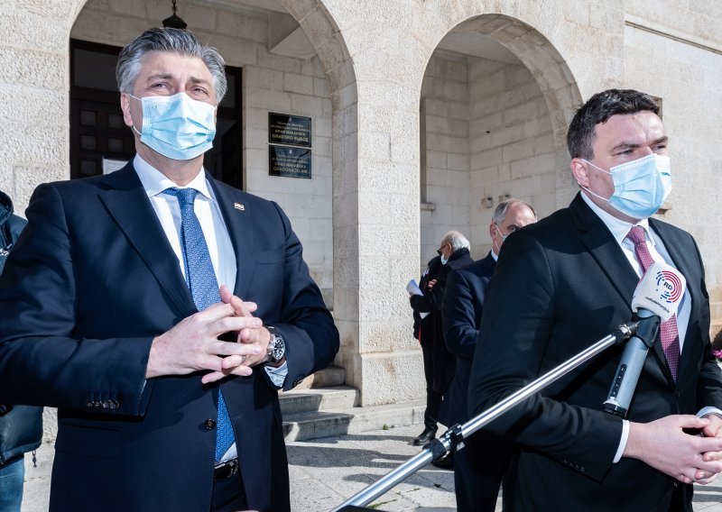 [VIDEO/FOTO] Plenković: Nije mi jasno kako istarski stožer misli otvoriti terase kafića 1. ožujka