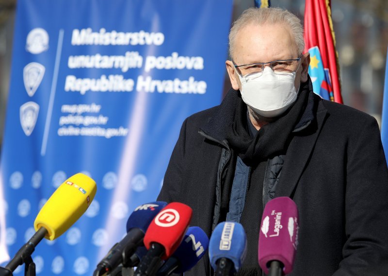 [FOTO] Božinović: Ne treba na epidemiji bildati mišiće pred lokalne izbore