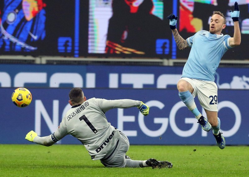 Lazio ostao bez igrača zbog zaista bizarnog razloga; talijanski reprezentativac ne može vjerovati zašto je dobio suspenziju