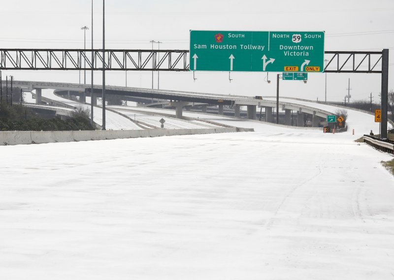 U ledenoj teksaškoj oluji milijuni bez struje, preko 20 mrtvih
