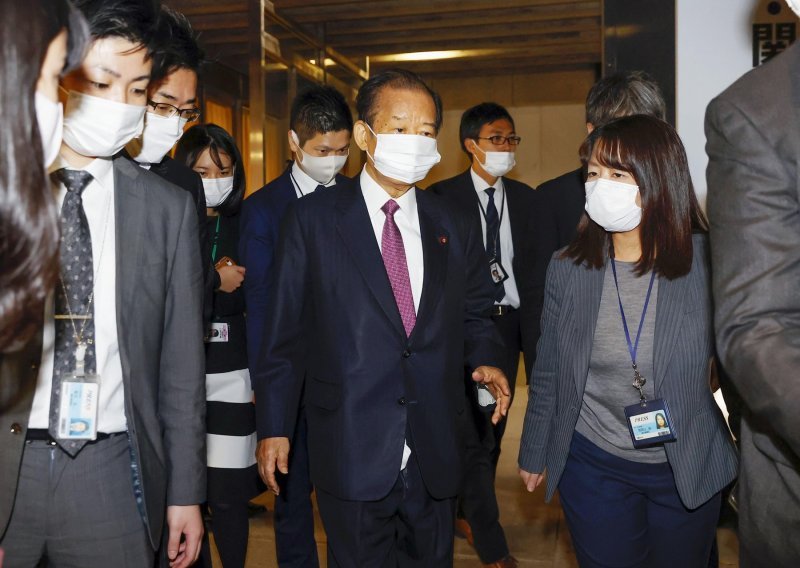 Japanska vladajuća stranka želi više žena na sastancima, ali ako ne govore
