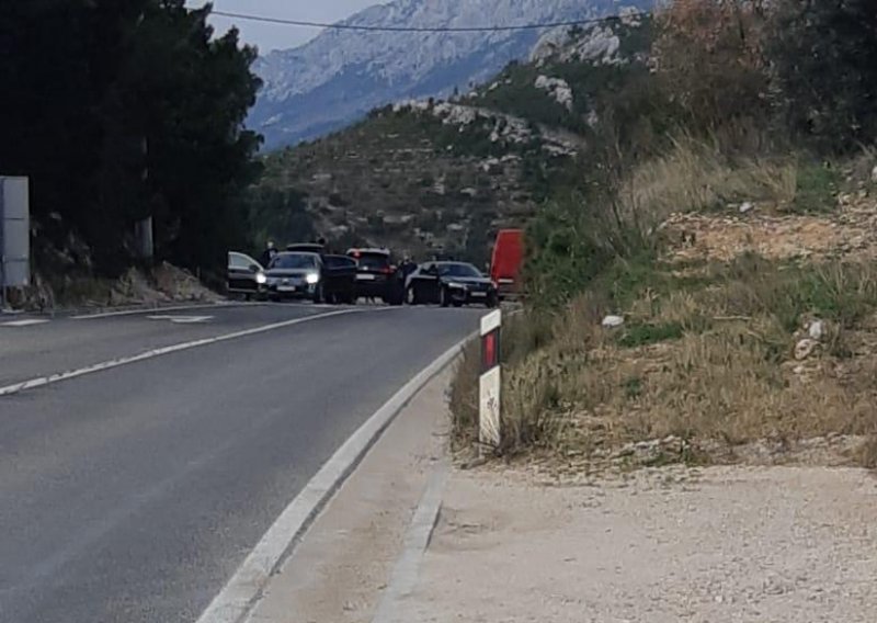 Dva automobila iz Plenkovićeve pratnje sudarila se na ulazu u Makarsku