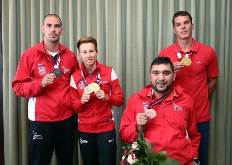 Paraolimpijci nakon berbe medalja upozorili na svoj status