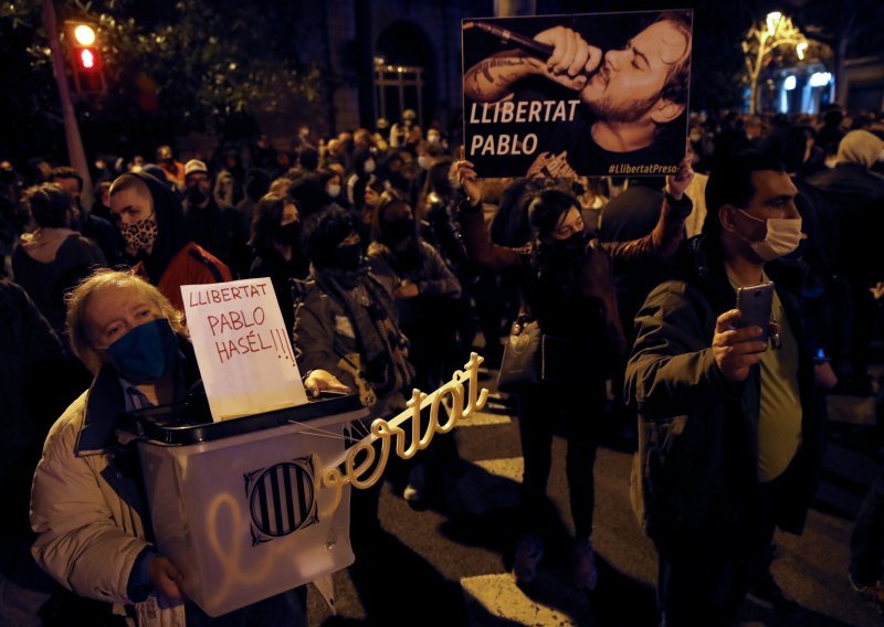 Deseci ozlijeđenih u prosvjedima nakon uhićenja repera u Kataloniji