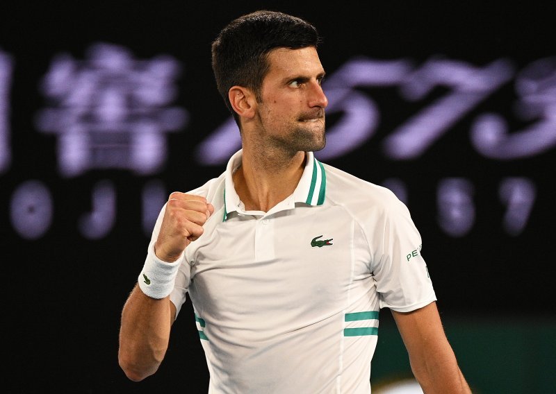[FOTO] Novak Đoković u finalu Australian Opena; rasturio najveće iznenađenje turnira pa se mnogi pitaju koliko su ozbiljne njegove ozljede
