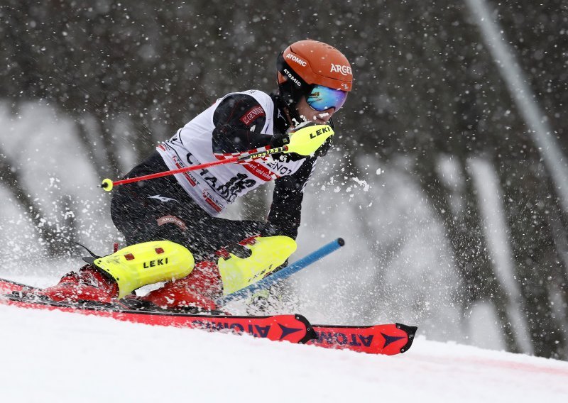 Ništa od nove medalje za hrvatsko skijanje; Filip Zubčić maksimalno riskirao u drugoj vožnji i došao do četvrtog mjesta, a utrka dobila šokantan završetak