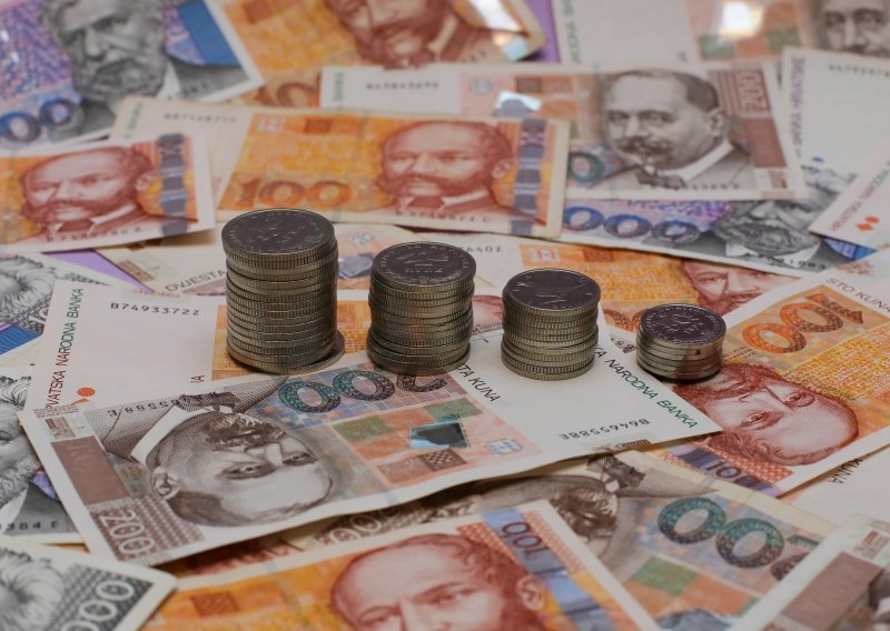 Prosječna plaća za prosinac 6.999 kuna, 5,7 posto viša na godišnjoj razini