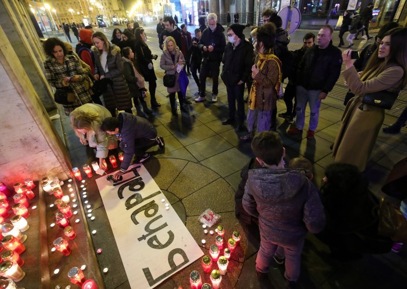 Pozdrav Balaševiću i iz Zagreba: Kod Name na Ilici natpis 'bećarac' na ćirilici