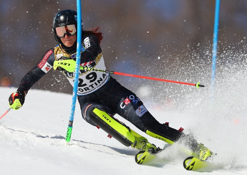 Leona Popović u drugoj slalomskoj utrci SP-a; vodeća nakon prvog 'laufa' je Austrijanka Liensberger