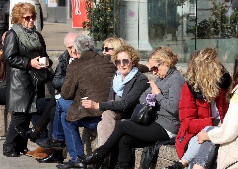 [FOTO] Proljetne temperature izvukle cijeli Zagreb vani: Pogledajte gužve u centru