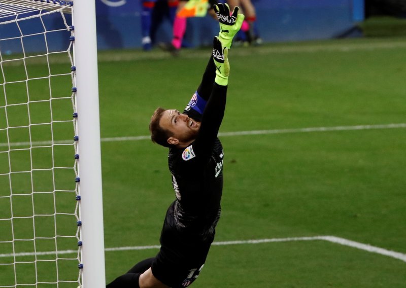 Levante neočekivano pobijedio Atletico Madrid; tragičar Jan Oblak primio gol s centra nakon totalno pogrešne odluke