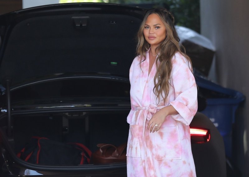 Chrissy Teigen: 'Mogu biti nasmijana cijeli dan, ali u mislima mi je dan kad si se trebao roditi'