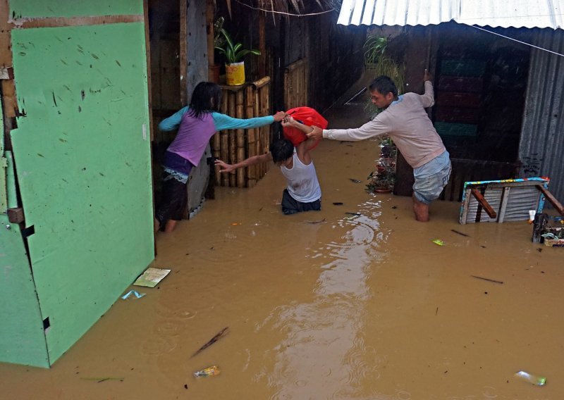 Drama na Filipinima: Pred tropskom olujom u skloništa pobjeglo više od 5000 stanovnika