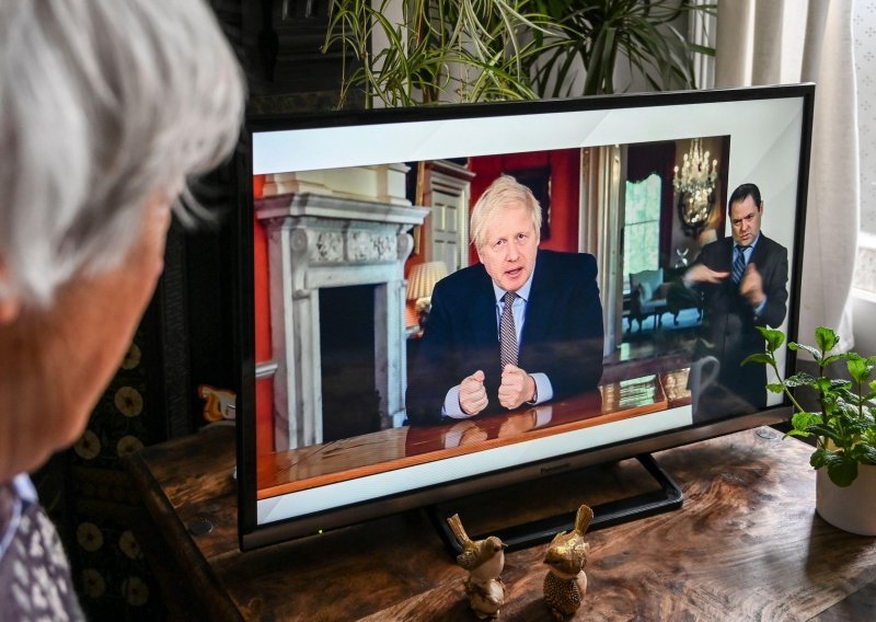 Velika Britanija kreće s 'opreznim izvlačenjem' iz karantene; otvorit će se škole, trgovine i pubovi ne