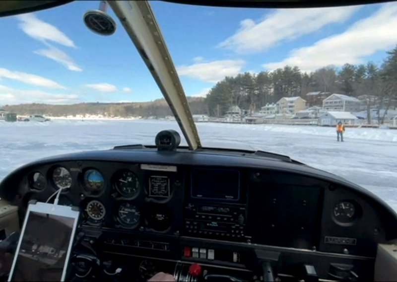 Zaleđeno jezero pretvoreno u pistu za slijetanje manjih zrakoplova