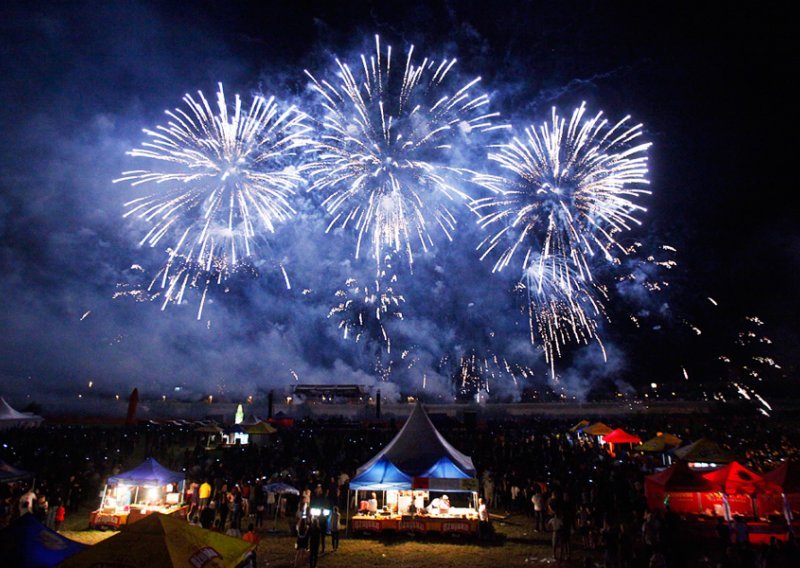 Na Bundeku započeo festival vatrometa