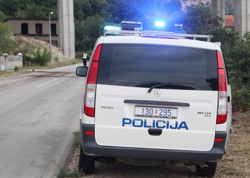 Vozilom bježao ophodnji ulicama Vukovara pa se zabio u policijski auto