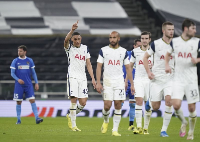 Kad mu već ne ide u engleskom prvenstvu, Jose Mourinho s Tottenhamom odlično gura kroz Europsku ligu; a gol je zabio čak i Gareth Bale