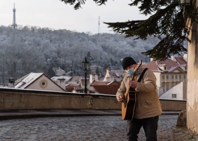 Češke bolnice bilježe rekordan broj covid pacijenata