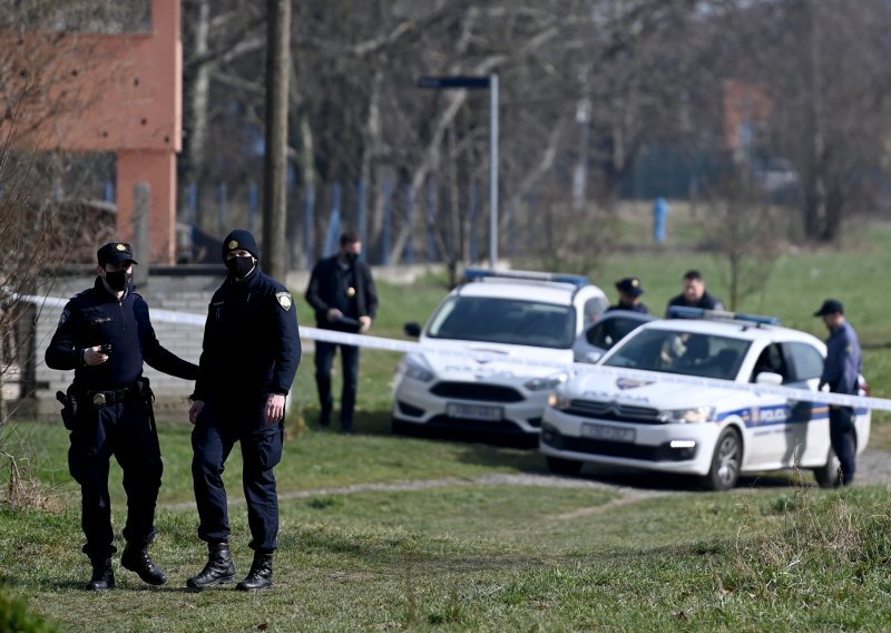 Zvuk hitaca uznemirio stanovnike Dugava: Na licu mjesta policija i hitna pomoć, riječ je o pokušaju samoubojstva