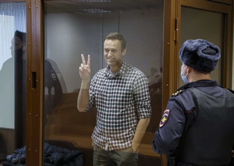 Navaljni premješten u kaznenu koloniju od Moskve udaljenu 200 kilometara, Kalašnjikov tvrdi da mu ne prijeti opasnost