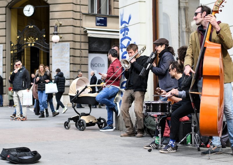 [FOTO] Međunarodni dan rijetkih bolesti flash mobom obilježen na Cvjetnom trgu