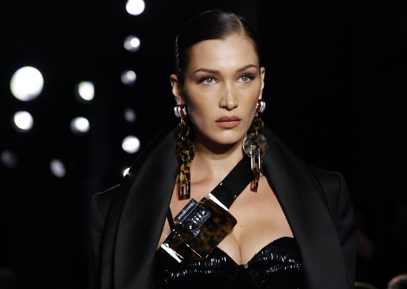 Bella Hadid pokazala kako njezin život doista izgleda; obožavatelji šokirani fotografijom na kojoj prima infuziju u garderobi