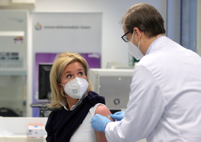 Njemačka drastično mijenja raspored cijepljenja? 'Ili to ili će tisuće doza propasti!'